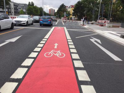 Musterlösung Radverkehrsführung in Mittellage (RIM) Musterlösung Radverkehrsführung in Mittellage (RIM); Beispiel aus Rüsselsheim