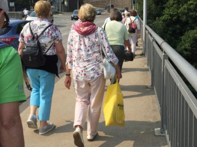Gehend unterwegs – mobil bis ins hohe Alter Gehend unterwegs - mobil bis ins hohe Alter